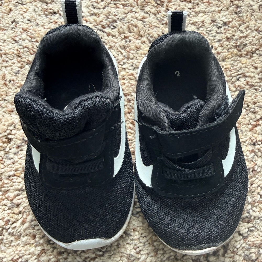 Toddler Black and White Sneakers Size 3